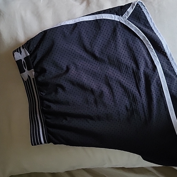 UnderArmour Running Shorts - Picture 3 of 3